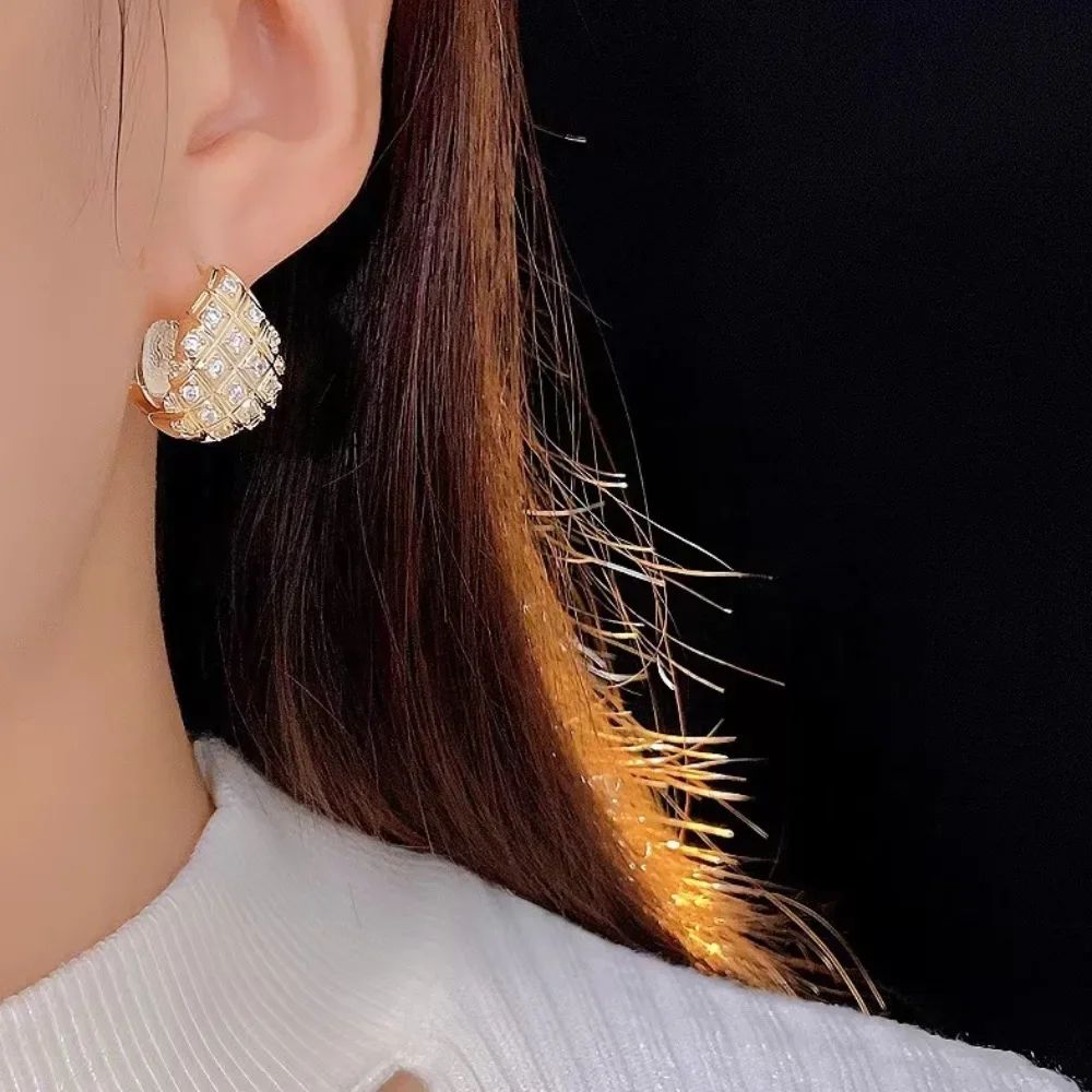 Retro Gold Water Drop Earrings for Women – French-Inspired Statement Studs