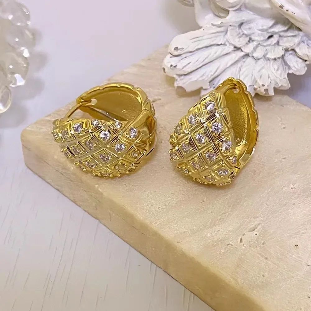 Retro Gold Water Drop Earrings for Women – French-Inspired Statement Studs