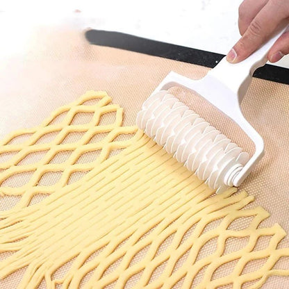 Creative Lattice Roller Cutter for Perfect Pastry & Pizza Dough Designs