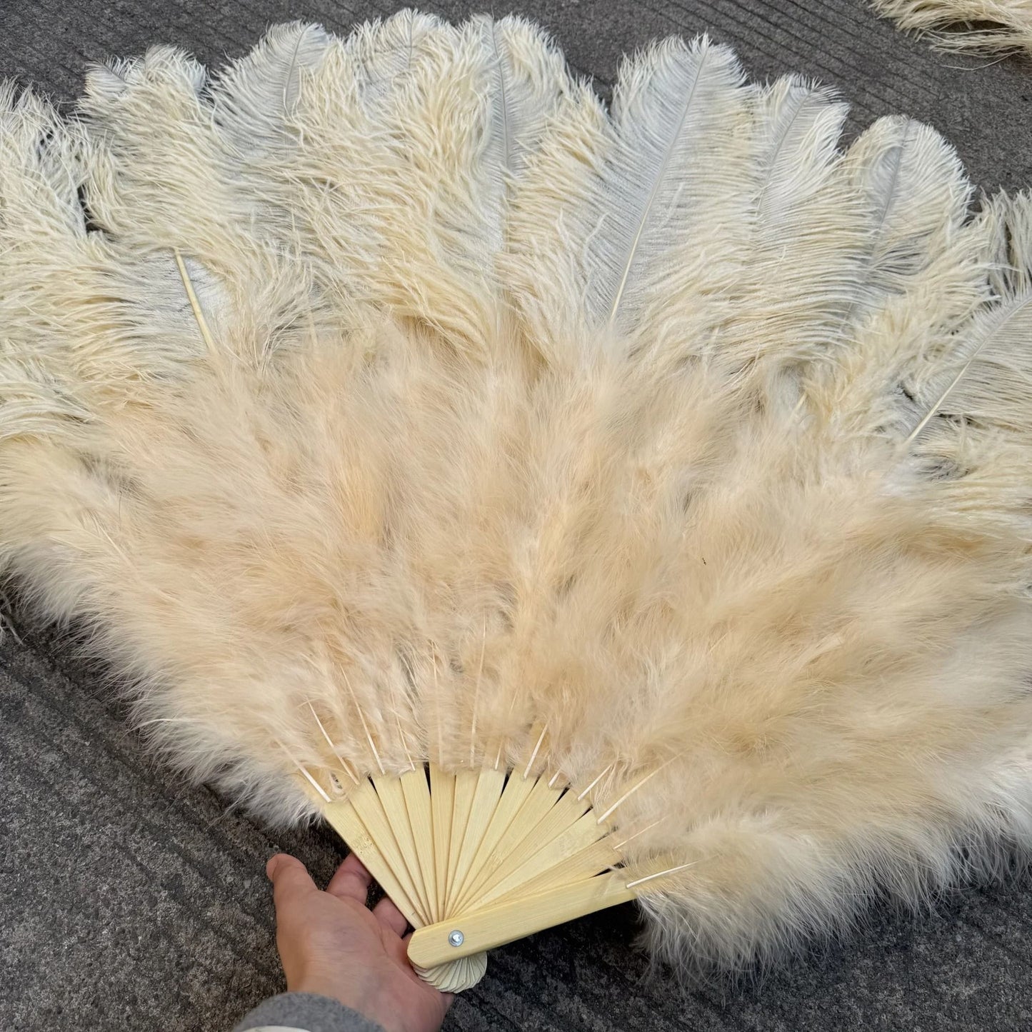 High-Quality Ostrich Feather Folding Fan – Performance & Carnival Dancer Fan with 13 Premium Bones