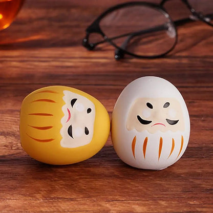 Lucky Focus Daruma Mini – Japanese Ceramic Fortune Ornament for Home & Gifts