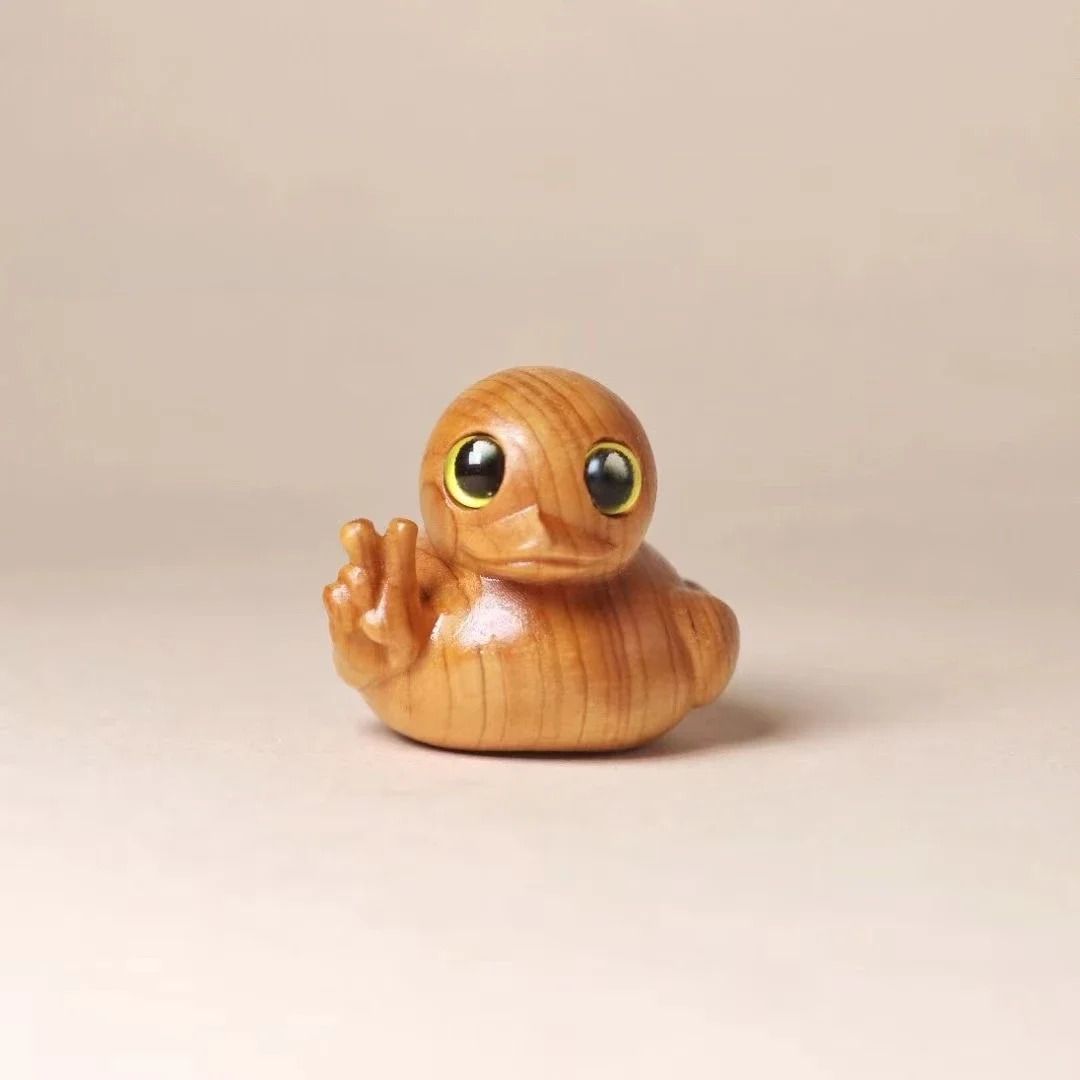 Funny Duck Statue Wooden Middle Finger Duck Figurine Quirky Desk Decoration