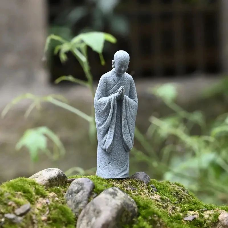 Zen Wishing Monk Resin Figurine – Buddhist Micro Landscape Decor for Aquarium, Garden & Meditation Space