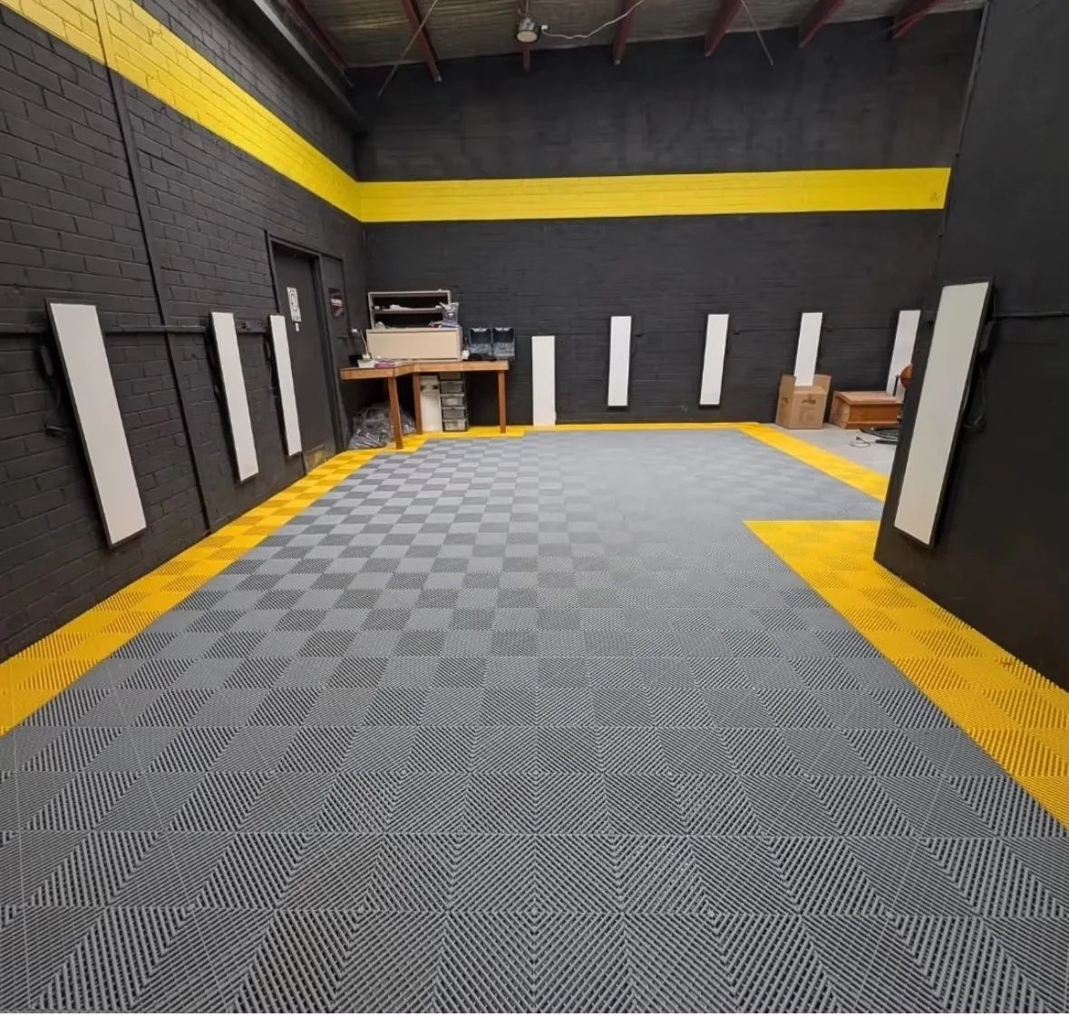 Interlocking Garage Floor Tiles Heavy Duty Vented Modular Outdoor Flooring