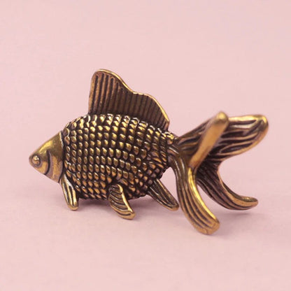 Golden Fortune Brass Goldfish Figurine – Retro Lucky Ornament for Home, Desk & Tea Pet Decor