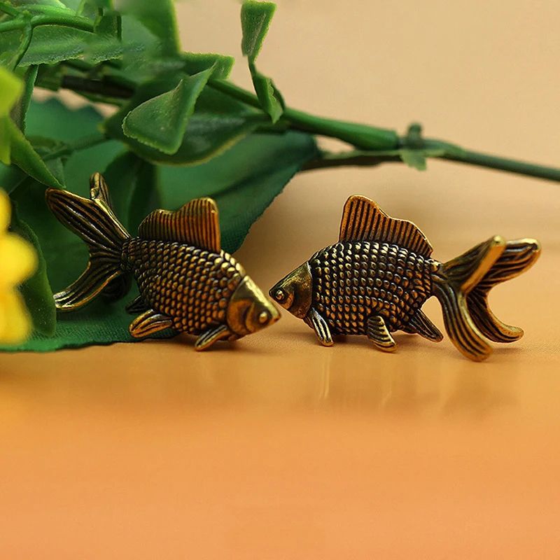 Golden Fortune Brass Goldfish Figurine – Retro Lucky Ornament for Home, Desk & Tea Pet Decor