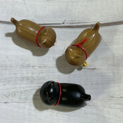Whittle Charm Mini Wooden Cat Figurine – Hand-Carved Natural Wood Animal Decor with Bell