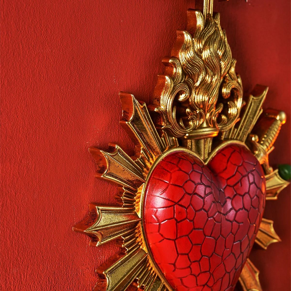 Minimalist Flaming Heart Arrow Resin Wall Pendant Decor