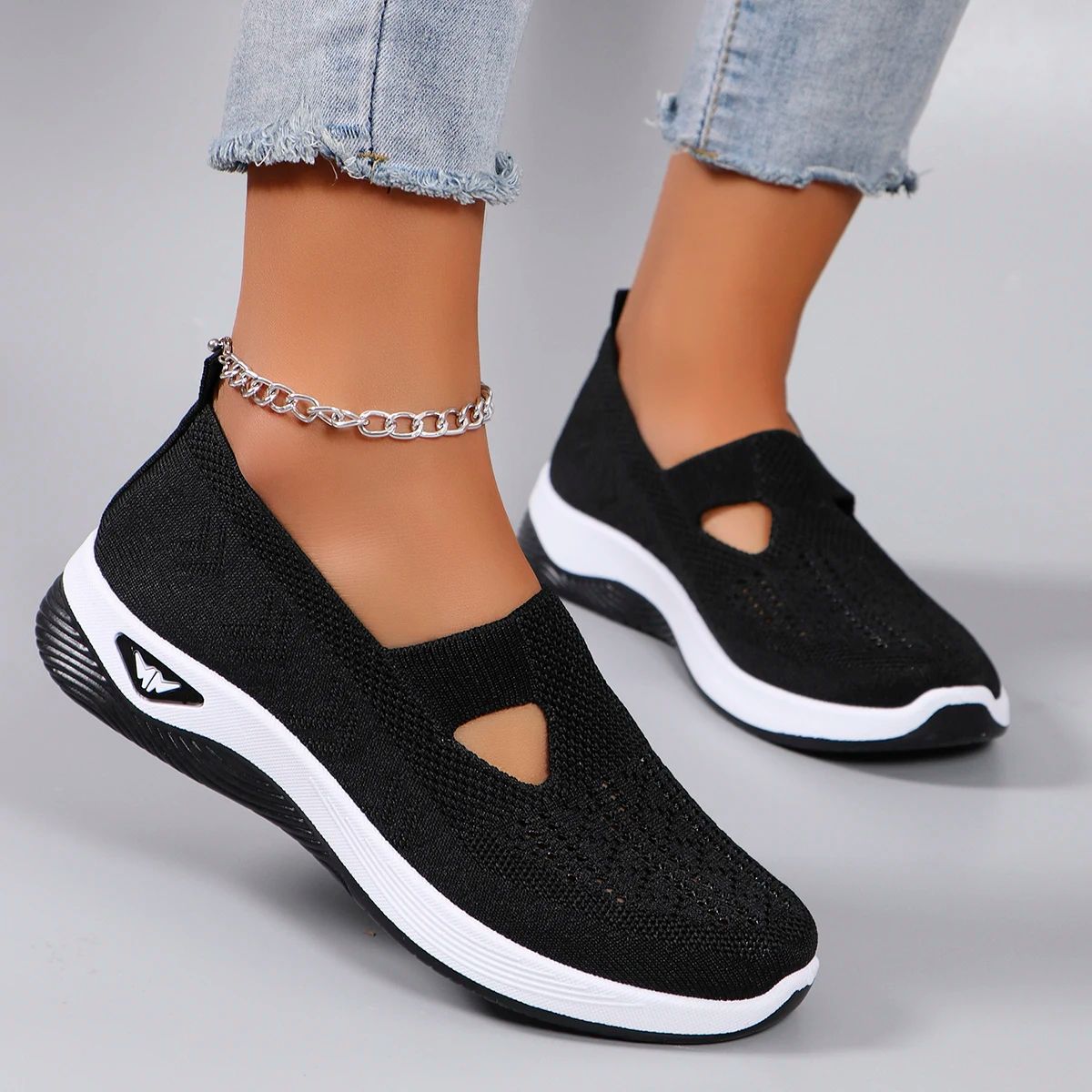 Breathable Lightweight Women's Sports Shoes for Everyday Comfort