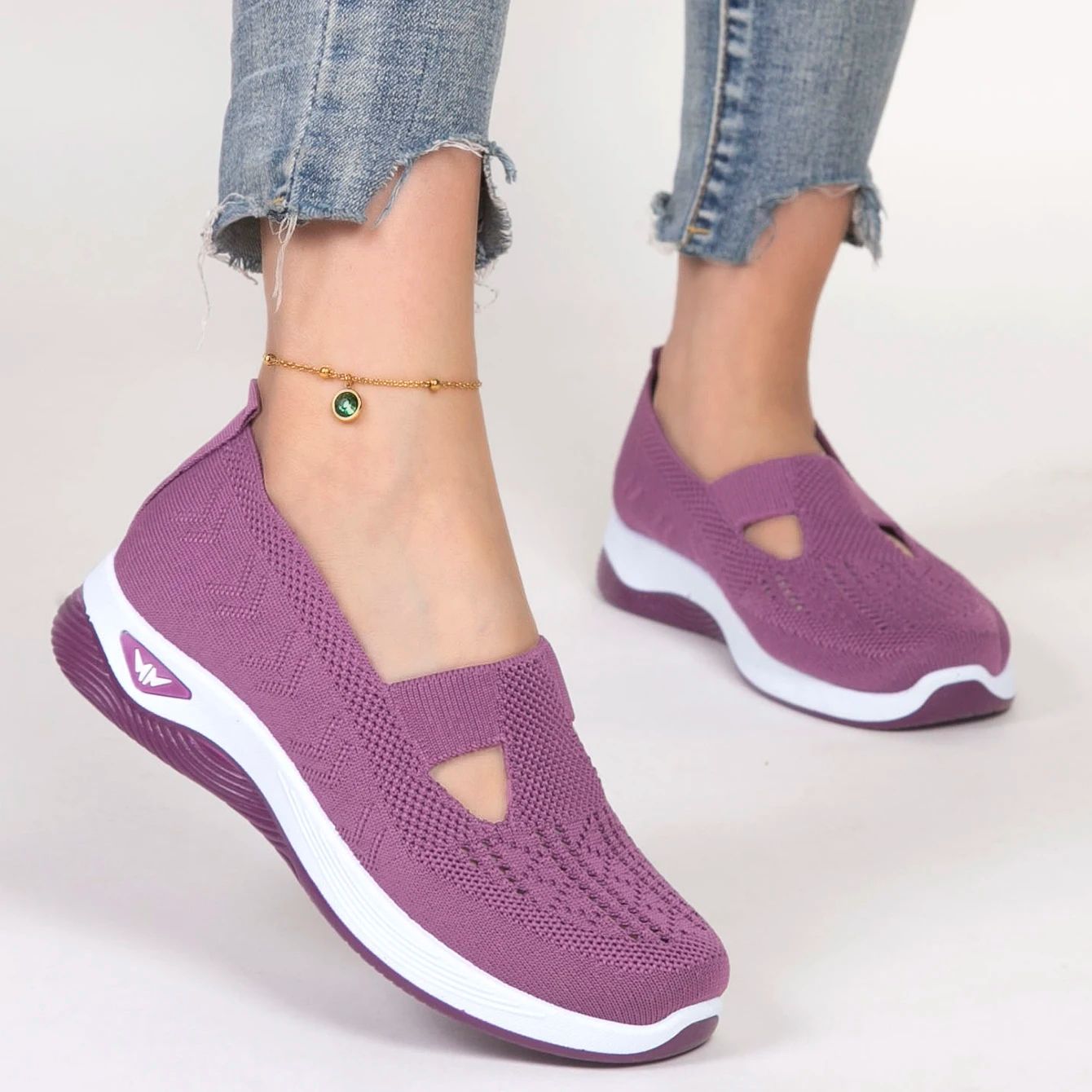 Breathable Lightweight Women's Sports Shoes for Everyday Comfort