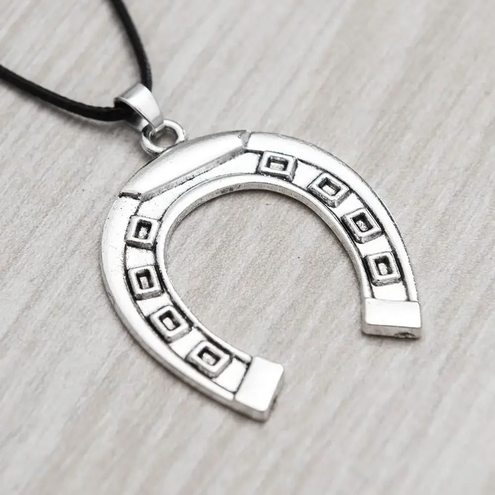 Lucky Horseshoe House Car Pendant Rearview Mirror Ornament