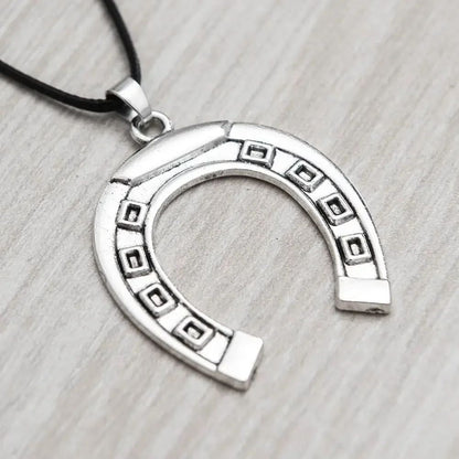 Lucky Horseshoe House Car Pendant Rearview Mirror Ornament